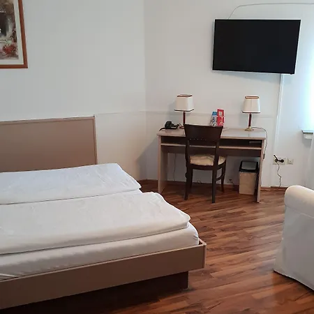 Restaurant Knechtstedener Hof מלון 3*